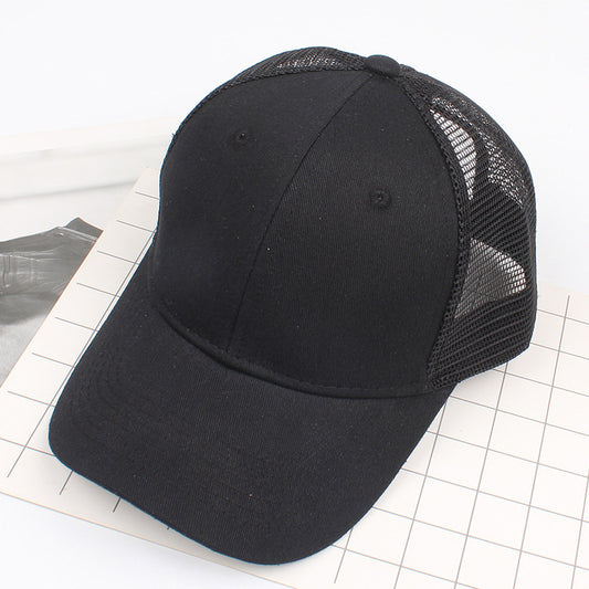 Casual baseball cap with mesh embroidered logo