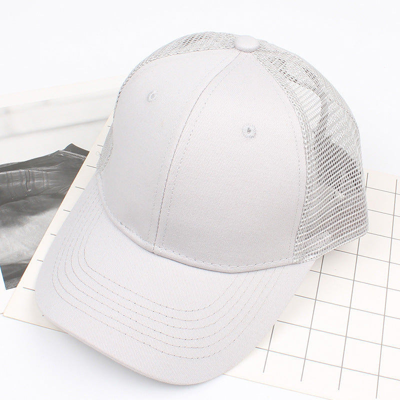 Casual baseball cap with mesh embroidered logo